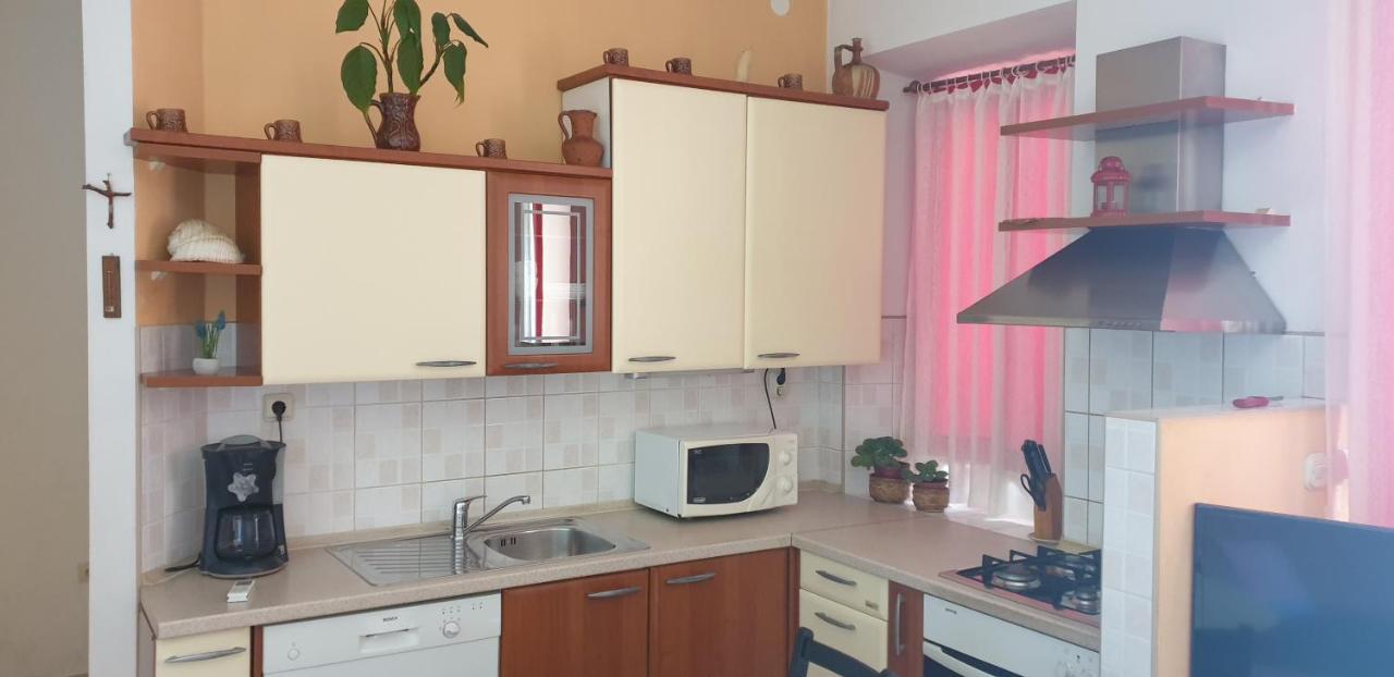 Apartments Pharia Jelsa  Esterno foto